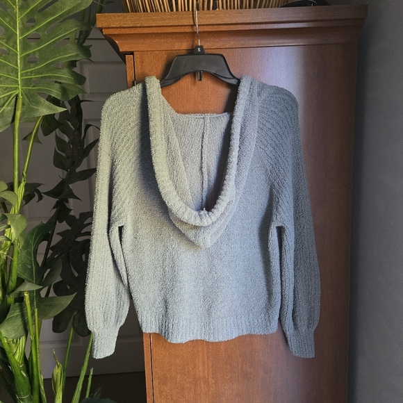 SO Women's Crop Hoodie in Soft Green - Picture 2 of 7